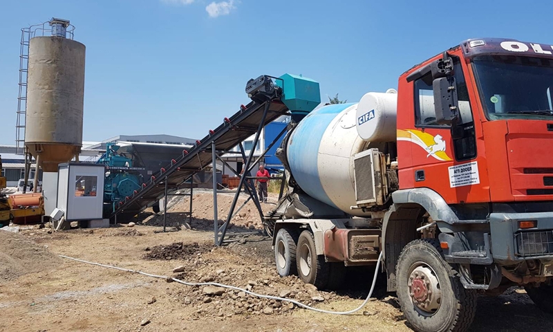 La centrale à béton mobile CONSTMACH MOBICOM 30 est mise en service pour notre client en Macédoine du Nord.