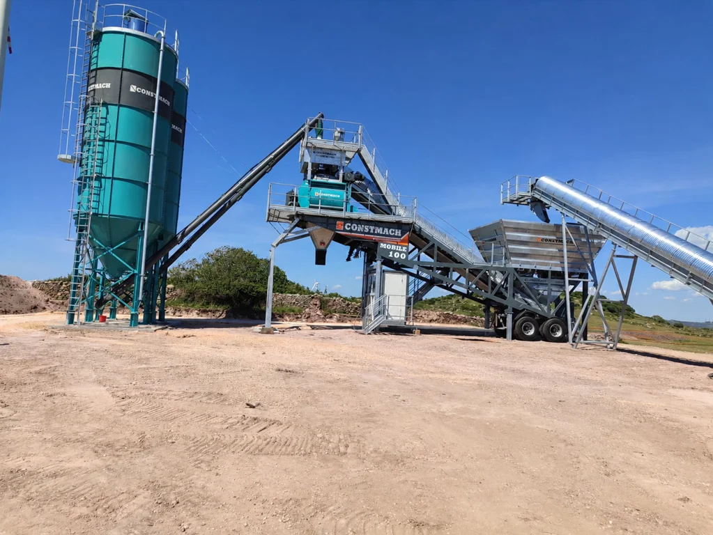 CONSTMACH installe une centrale Mobile 100 en Sardaigne, Italie